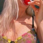 Индивидуалка Блондинка  в красном IntimCity