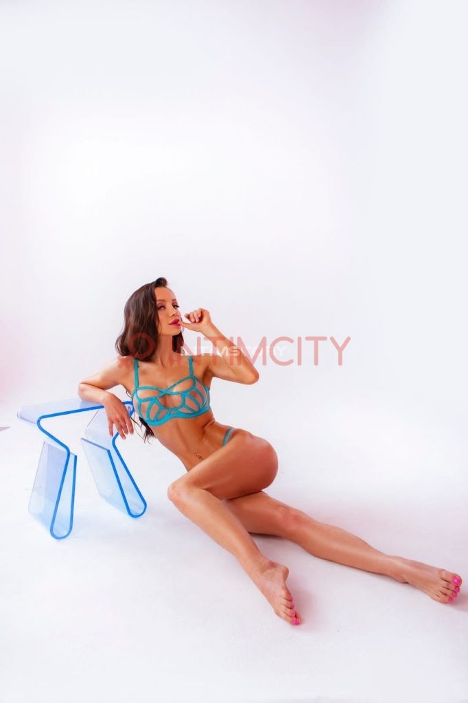 Эскортница Миа IntimCity