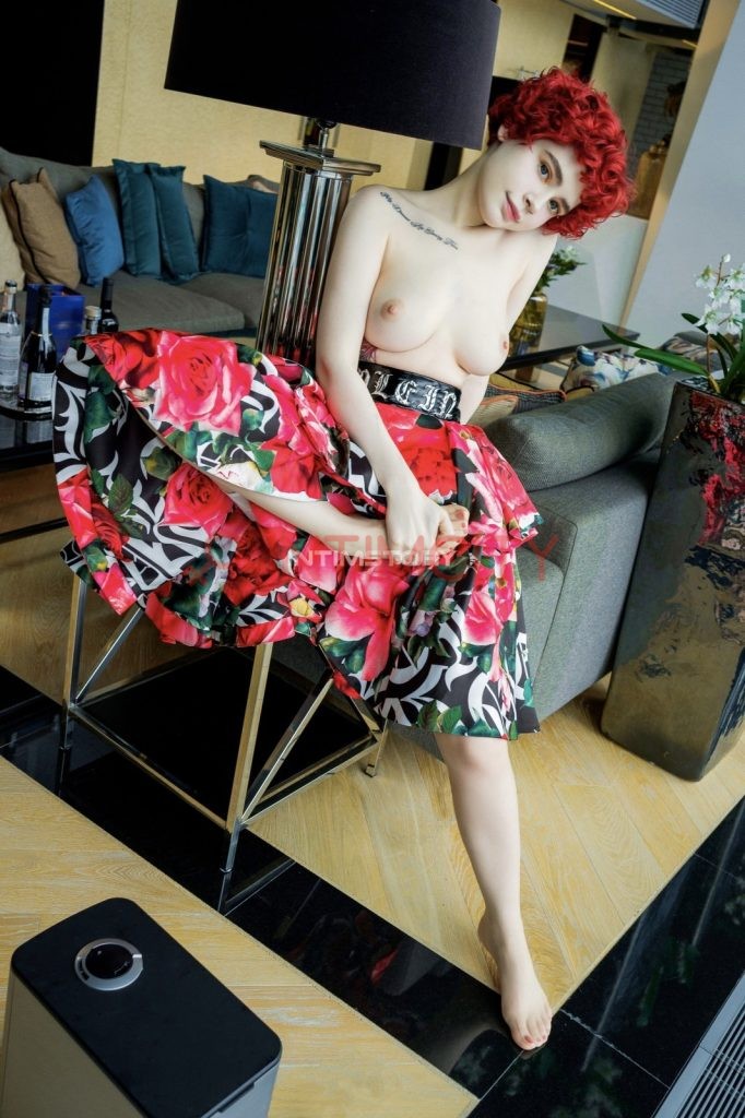 Проститутка Тигренок сосет писю IntimCity